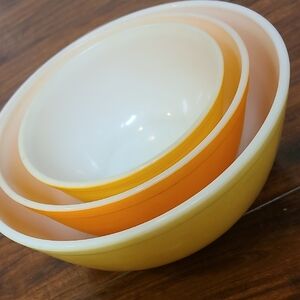 Vintage Pyrex Nesting Mixing Bowls - Yellow & Orange